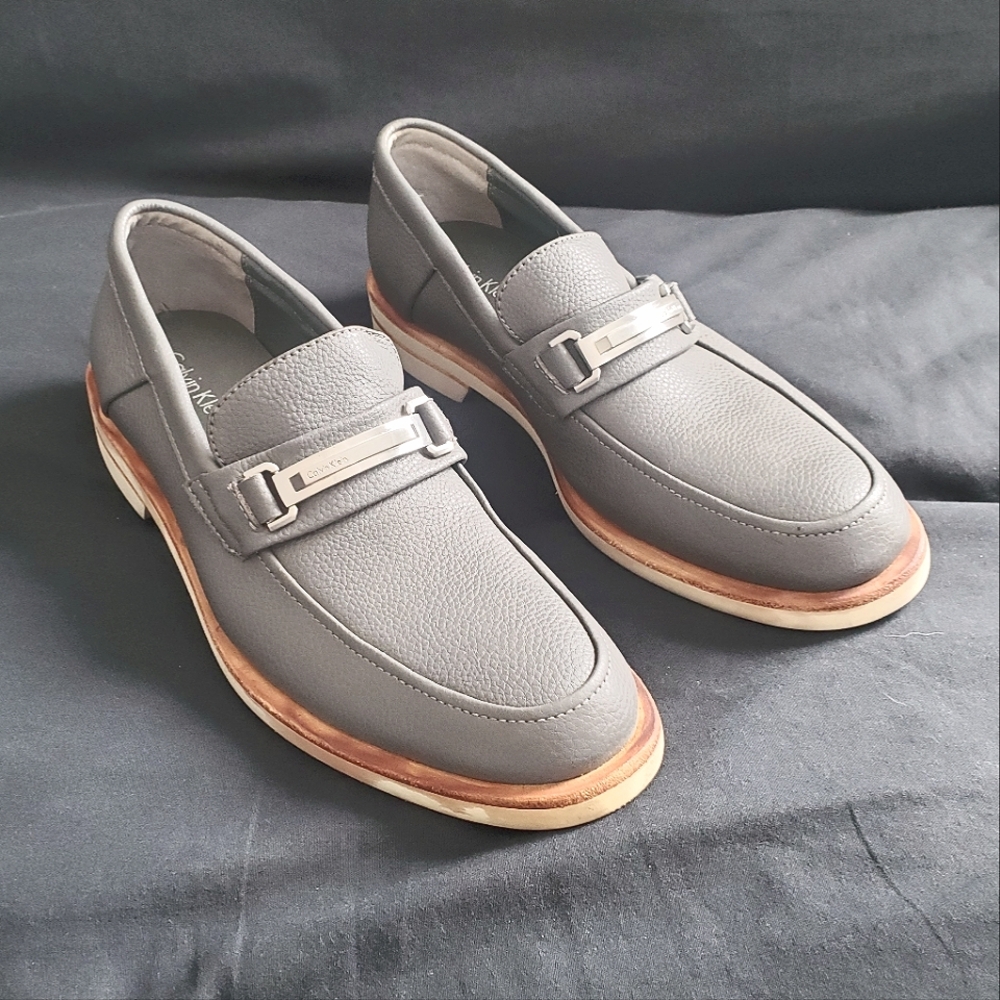 Calvin Klein - Gray Yannie vintage loafer. Size 7.